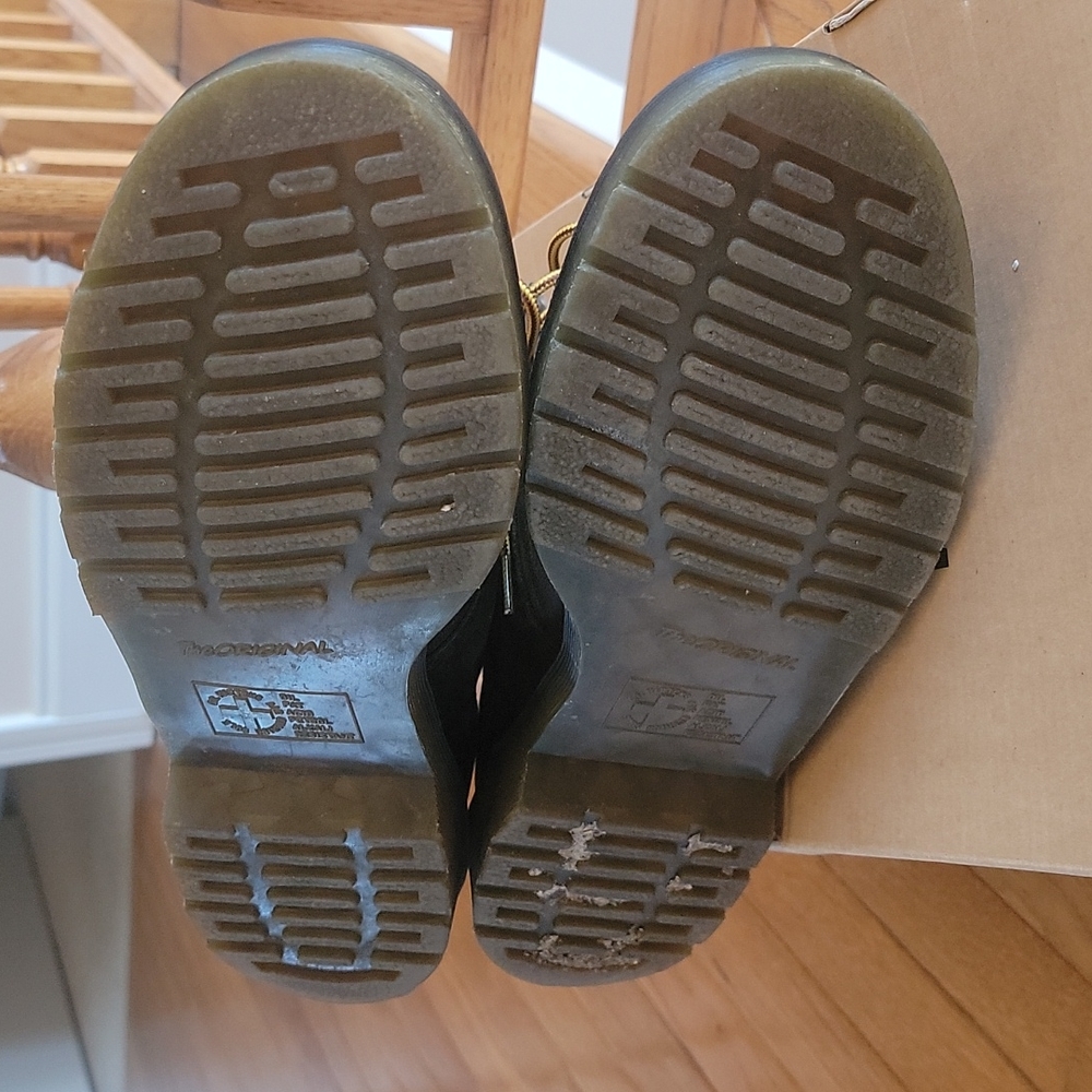 Doc Marten AirWair - Distressed - Picture 5 of 8